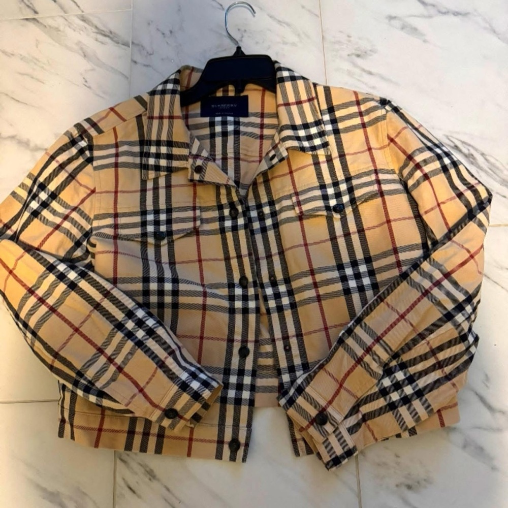 Burberry womens Jacket Sz XL, in a good condition